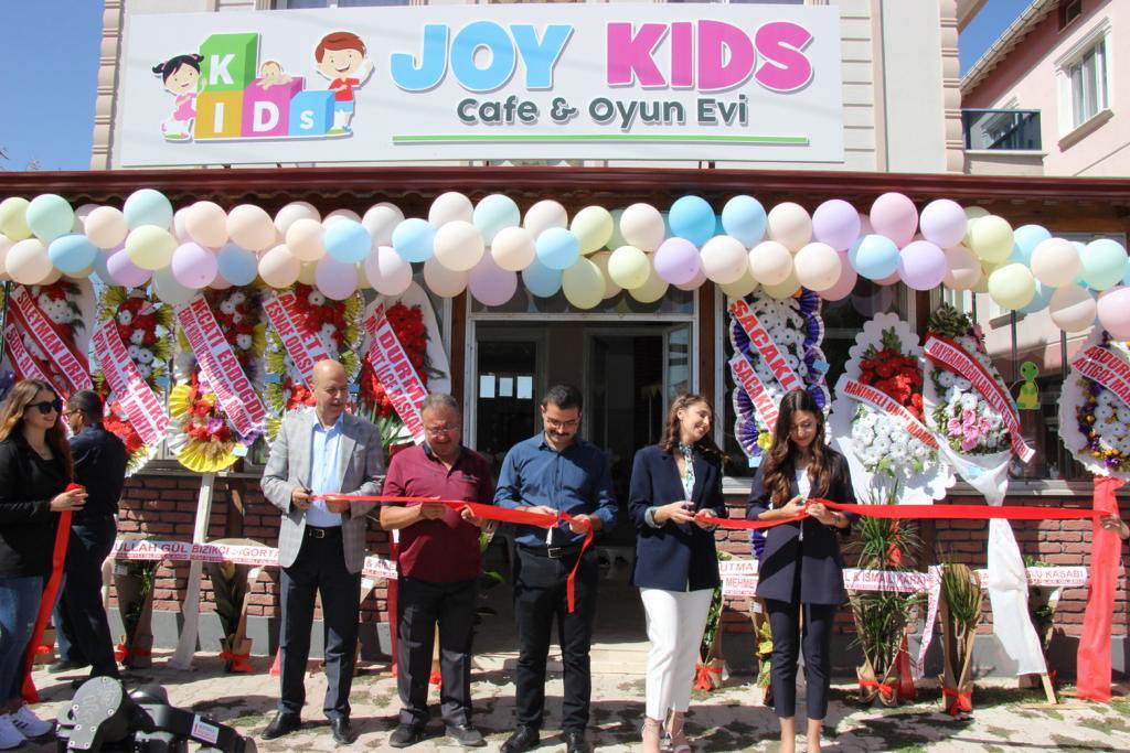 Kaymakamımız Harun Reşit HAN, "Joy Kids Cafe & Oyun Evi” isimli iş yeri açılışını gerçekleştirdi.