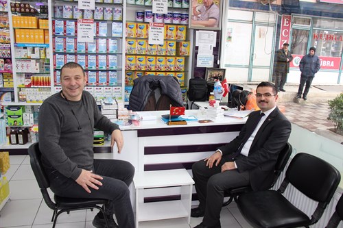 Kaymakamımız Harun Reşit HAN, ilçemiz esnaflarından Eczacı Barbaros Kılınçkaya'yı iş yerinde ziyaret ederek, hayırlı işler temennisinde bulundu
