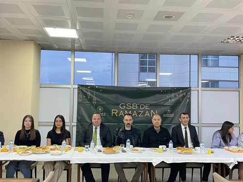 Kaymakamımız İzzet Cem ESER, lçemiz KYK Kız Yurdunda kalan öğrencilerimizin katılımıyla düzenlenen iftar programına katıldı.
