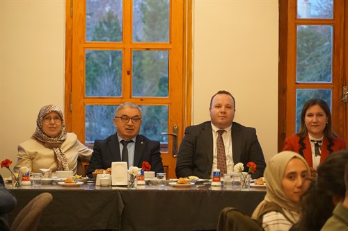 Kaymakamımız İzzet Cem ESER,14 Mart Tıp Bayramı vesilesiyle düzenlenen iftar yemeğinde doktorlarımız ve sağlık çalışanlarıyla bir araya geldi.
